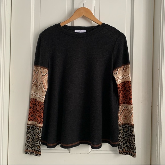 Ces femme colorblock animal print long sleeve top, lightweight fleece-y fabric - Picture 7 of 16